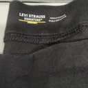 Levi Strauss Signature Gold Women's Totally Shaping Pull on Capri Pants  (Noir) 28 Plus