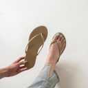 Flip Flops Sandals for Women, Summer Fashion Leather Slippers, Lightweight Comfortable Beach Sandals Slip On Flat Dressy Size 6-10 (9, Camel)