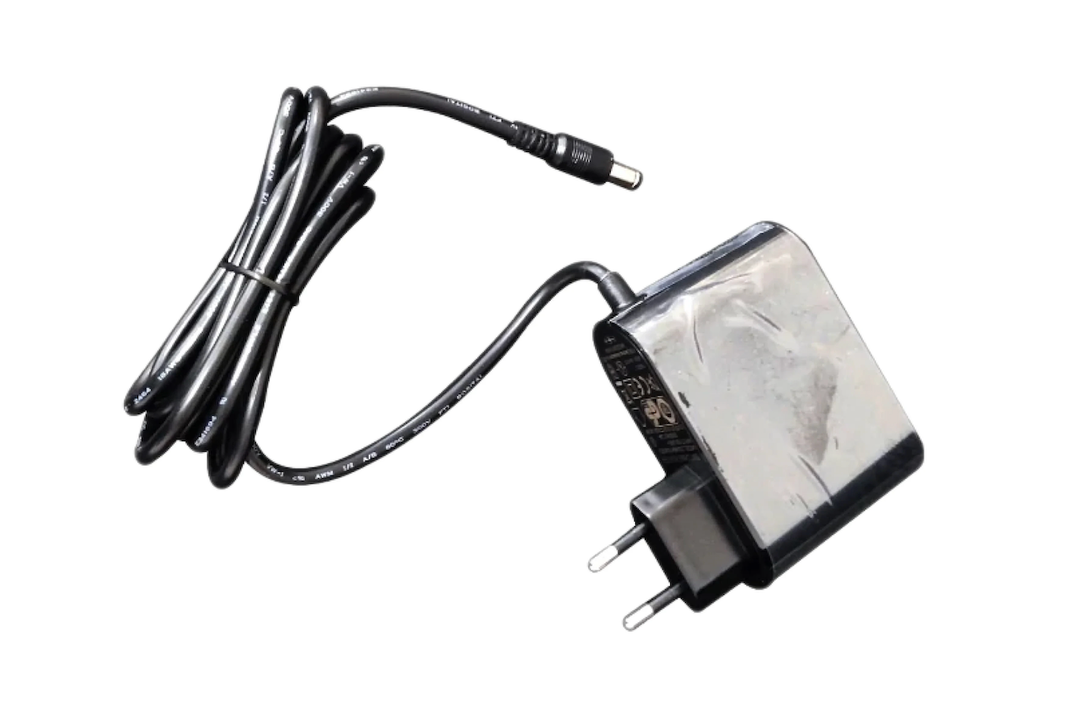 Universal Laptop Charger Power Adapter, Black AC/DC Power Supply with Multiple Connector Tips