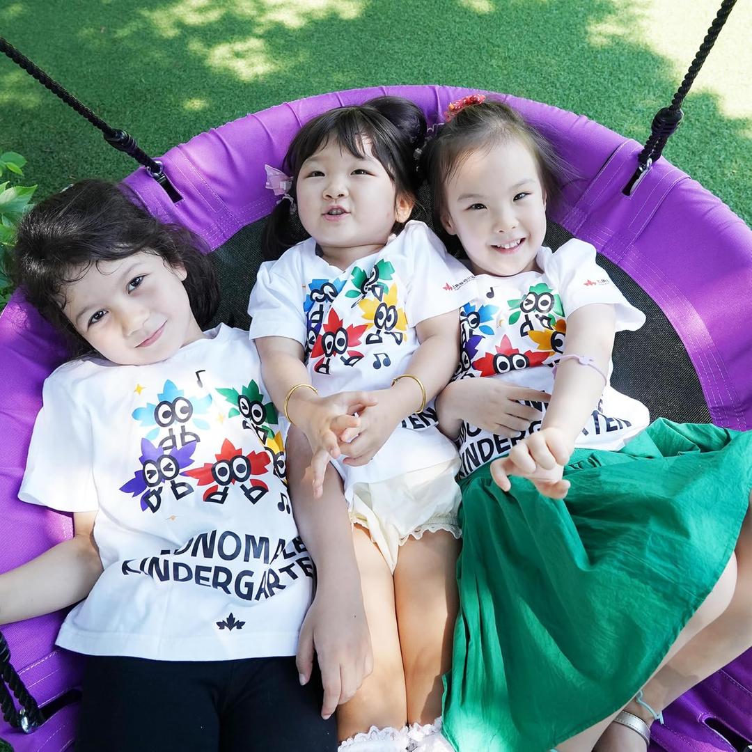 Saucer Swing  40 Tree Swing Seat with 900D Oxford Waterproof Fabric for Kids & Adults | 700 lbs Weight Capacity | Adjustable Straps & 2 Carabiners for Indoor & Outdoor Fun (Purple)