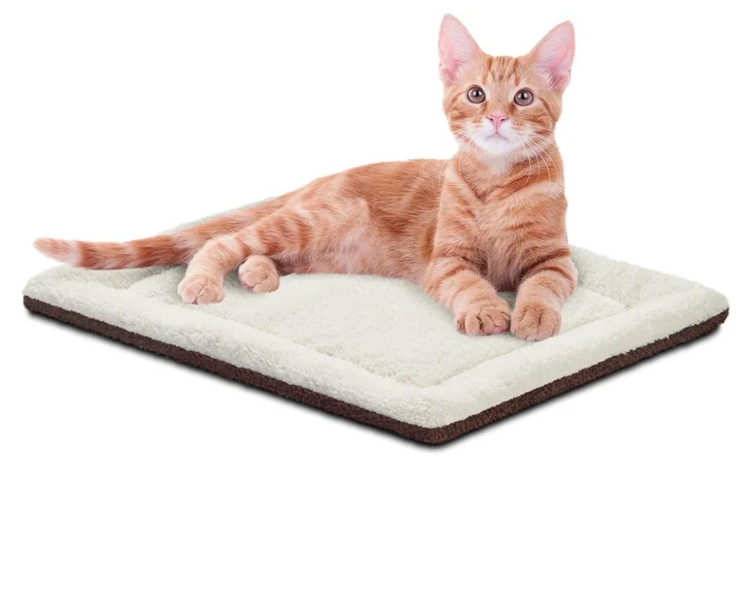 K&H PET PRODUCTS Self-Warming Cat Bed Pad, Self Heating Pad for Outdoor Cat Houses, Warming Mat for Indoor Pet Beds & Furniture, Reversible Blanket, Washable - Small 21 X 17in Oatmeal/Chocolate