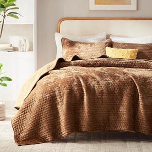 LEAONME Luxury Velvet Quilt Set King Size 98''x106'', Ultra-Soft Striped Channel Comforter with Exquisite Rice Stitch Detailing, Lightweight All-Season Bedspread Coverlet w/ 2 Shams, Caramel/Brown
