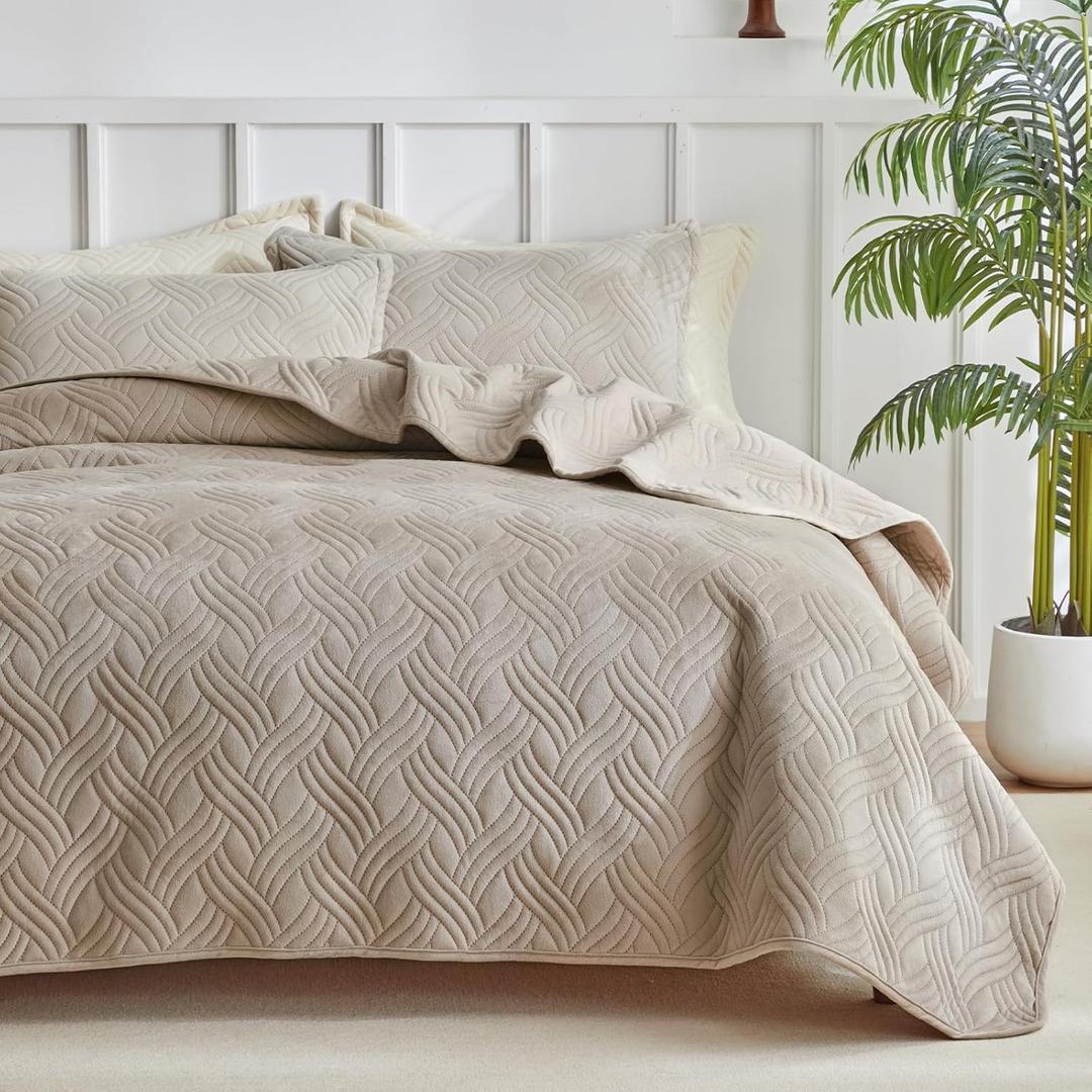 WARMDERN Ultrasonic Khaki Velvet Quilt Set King Size, Geometric Textured Weave Pattern Modern Quilt Bedding Set, 3 Piece Soft Microfiber Taupe Bedspreads Coverlet for All Season, Khaki, 106x96 inches