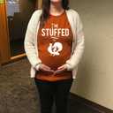 I'm Stuffed Thanksgiving Pregnancy T-Shirt Women Funny Baby Feet Turkey Graphic Tee Cute Fall Turkey Maternity Tops (Orange, M)