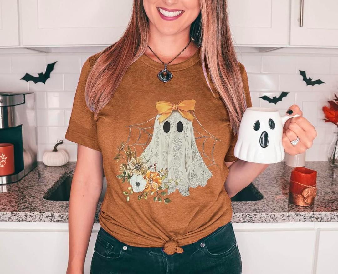 Halloween Shirts for Women Halloween Ghost T-Shirt Bow Ghost Graphic Tees Casual Spooky Season Tee Tops, Medium
