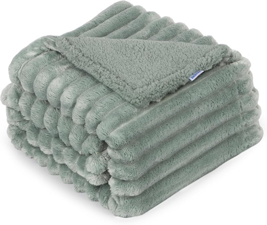 Waterproof Dog Blanket, Soft Fleece Blanket for Couch Protector, Reversible Pet Blankets Furniture Protector Cover for Small Medium Large Dogs Cats (Green, 30"x40")