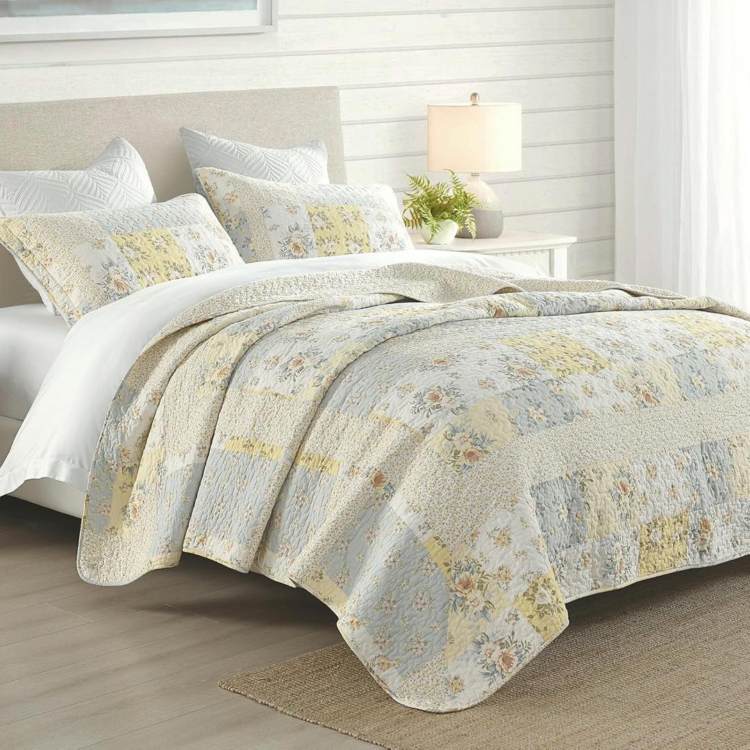QuiltMuse Yellow Oversized King Quilt 120" x120" - 100% Cotton Lightweight California King Bedspread with 2 Pillowshams, Farmhouse Reversible Extra Large Floral Bedding Coverlet Set for All Season