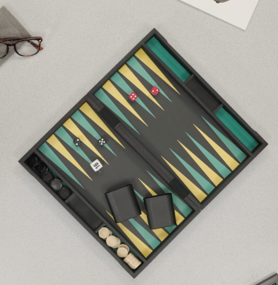 Spin Master Games Legacy Deluxe Wooden Backgammon Classic 2-Player Original Board Game Set with Cups and Dice, for Kids and Adults Aged 8 and up