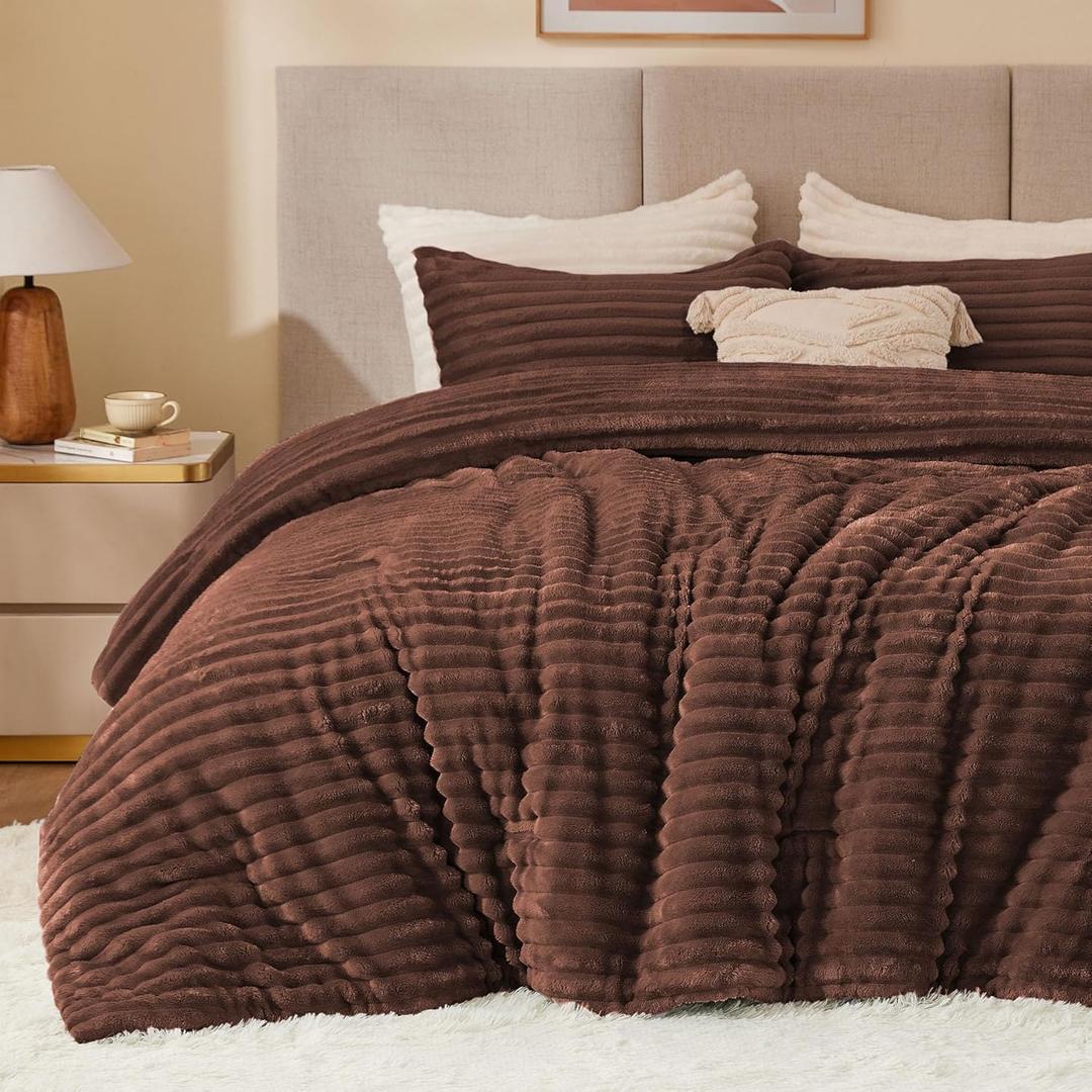 BEDELITE Fleece King Comforter Set -Super Soft & Warm Fluffy Hot Chotolate Bedding, Luxury Fuzzy Heavy Bed Set for Winter with 2 Pillow Cases