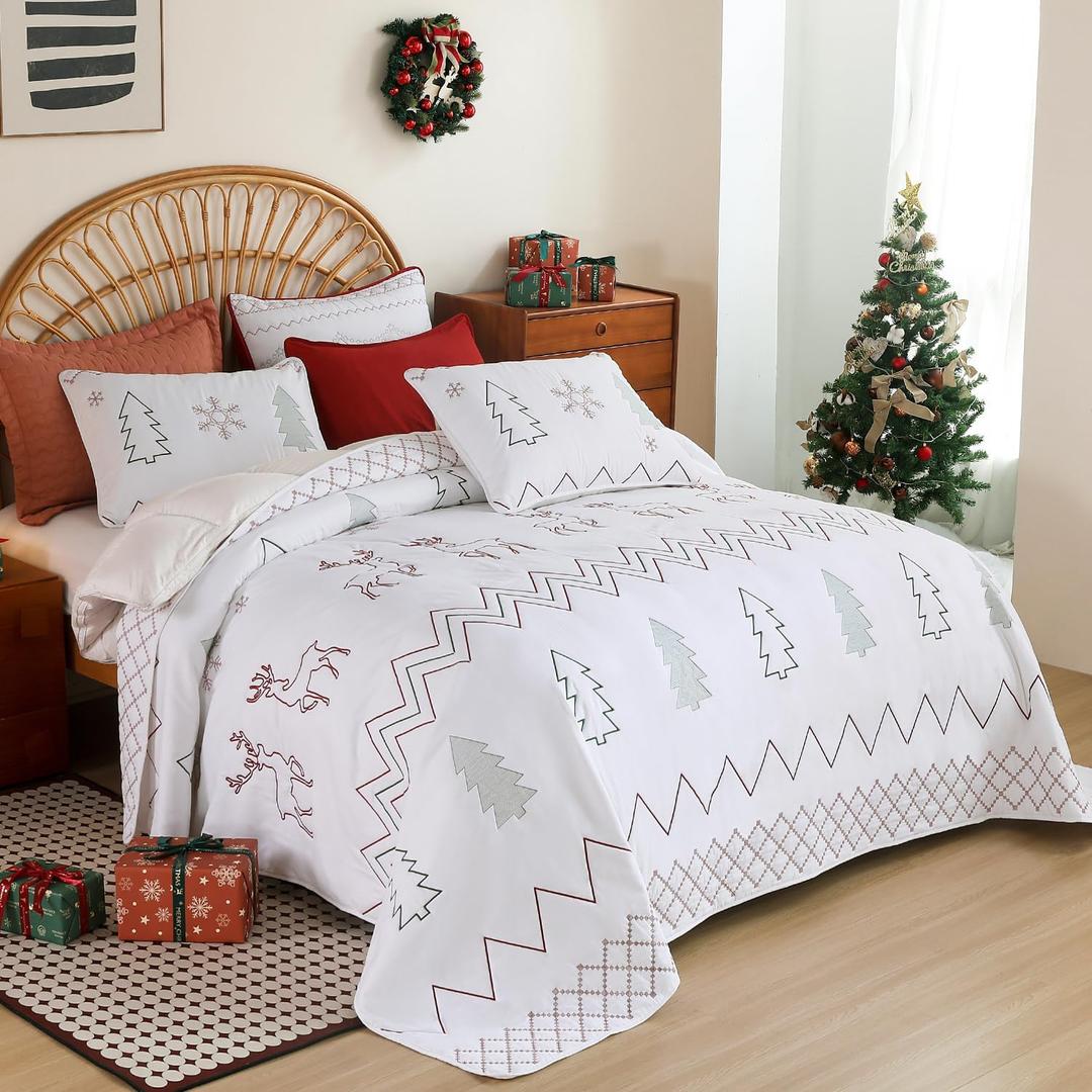 Cmfshape Christmas Embroidery Quilt Set,3 Pieces Queen Size Xmas Tree Reindeer Pattern Bedding Set,Reversible Christmas Bedspread Coverlet,Holiday Bedding(92"x96") (Christmas-red Green)
