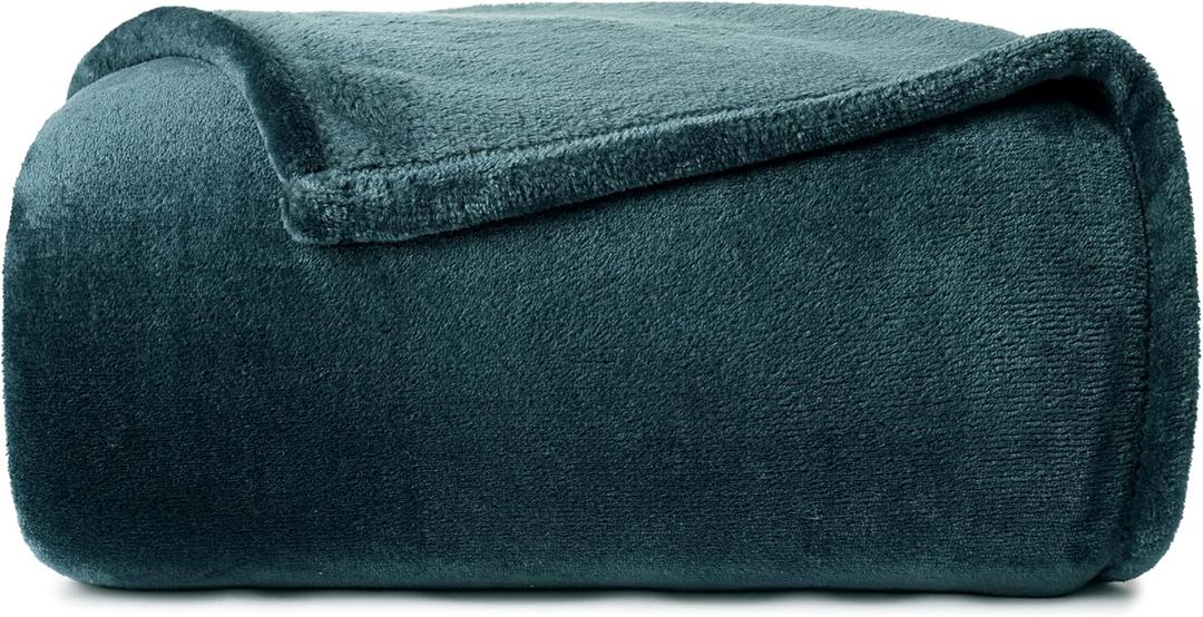Casual Living King/Cali King Fleece Blanket Fluffy Soft Warm Cozy Bed Blankets for Bedroom Decor Plush Thick Fuzzy Oversized Big Flannel Throw for Bed Chair or Outdoor, 108-inch x 90-inch, Dark Green