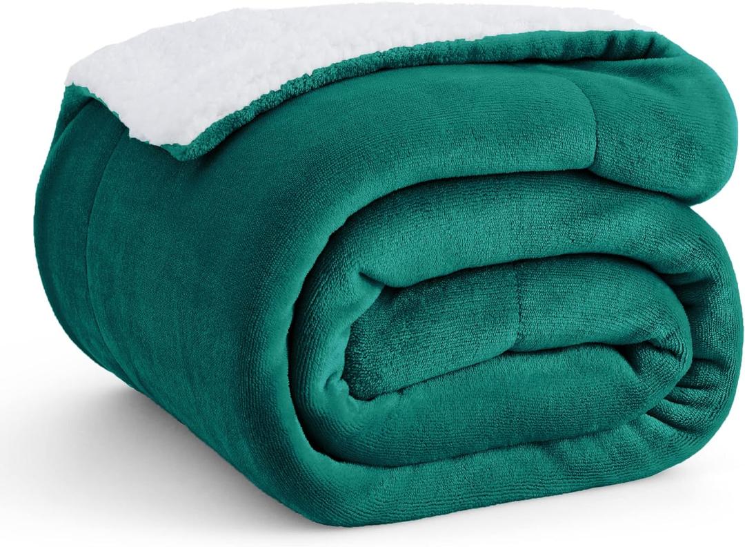 Bedsure GentleSoft Sherpa Fleece Throw Blanket for Couch, Non-Heated, Thick and Warm Throw for Women and Men, Soft Fuzzy Plush Blanket for Winter, Room Home Decor Gifts, Forest Green, 50x60 Inches