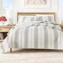 Great Bay Home Striped Quilt Set - 3-Piece King/California King Size Farmhouse Bedding Set - Lightweight, All-Season, Reversible Bedspread (Cream/Grey)