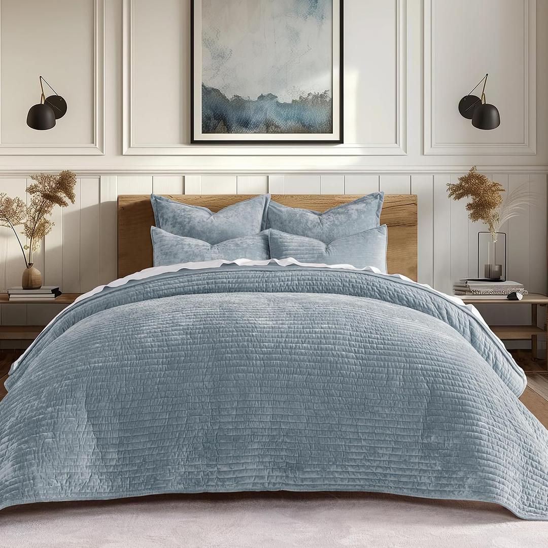 EVERGRACE Velvet Quilt Set King Size, Luxurious Soft Striped Channel Bedding Set, Lightweight Velvet Comforter for All Season, Oversized Bedspread Coverlet with 2 Matching Shams, Blue Linen