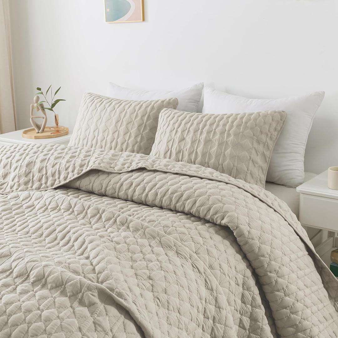 WDCOZY Light Beige Quilt King Size Bedding Set with 2 Pillow Shams, Lightweight Soft Bedspread Coverlet, Thin Comforter Bed Cover for All Season, 3 Pieces, 104x90 inches
