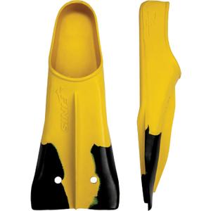 FINIS Z2 Gold Zoomers Swim Fins - Short Blade Training Fins for Strength & Speed - Natural Rubber Fit Male (5.5-7) Female (6.5-8) (Pack of 1)