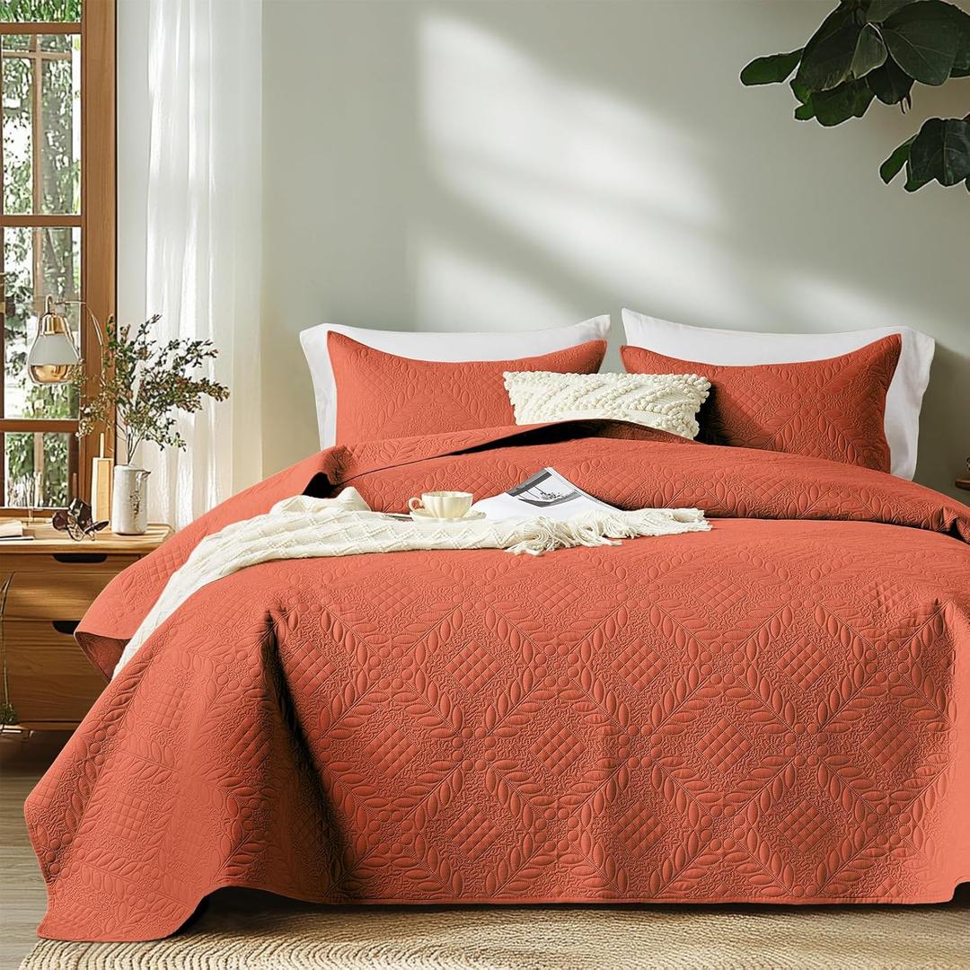 FLYMME King Size Quilt Bedding Set, Lightweight Burnt Orange Bedspreads,Vintage Olive Leaf Design,Ultra Soft Microfiber Bed Coverlet 3 Pieces for All-Season (1 Quilt, 2 Shams)