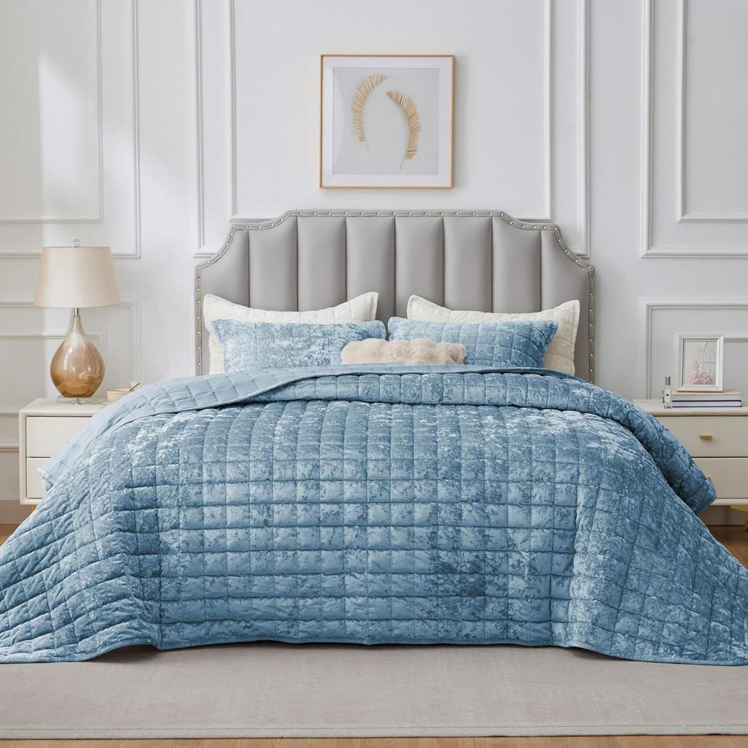 BEDELITE Velvet Quilt Comforter King Size - Lightweight Luxury Quilted Bedding Comforter,Soft Cozy Dusty Blue Comforter , Oversized Bedspread Coverlet for All Seasons