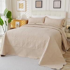 EVENHUG Quilt King California Size Bedding Set with Pillow Sham Lightweight Oversized King Bedspreads Coverlet Soft Reversible Bed Cover for All Season 3 Piece (Beige 120"x128")