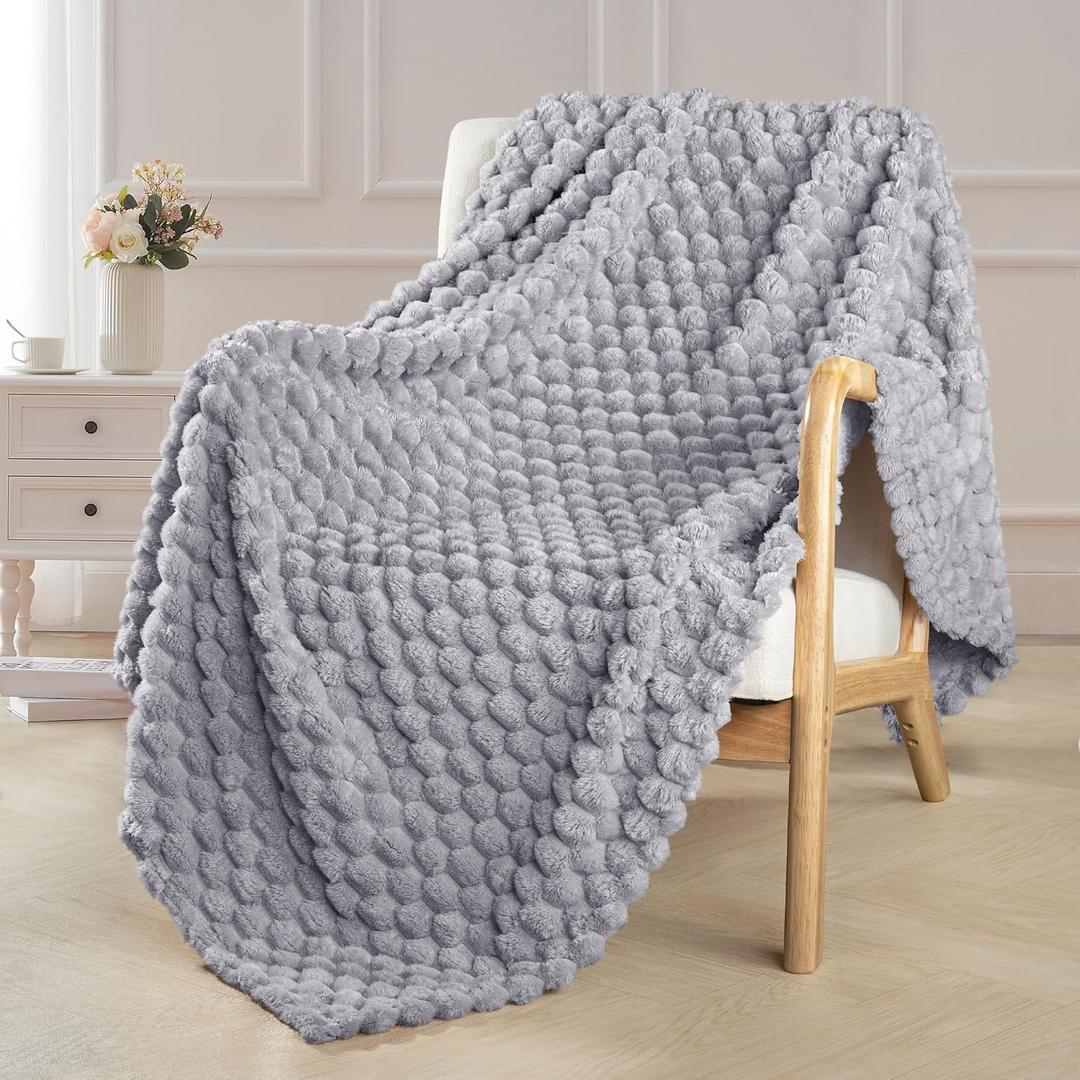 Exclusivo Mezcla Fleece Throw Blanket for Couch, Extra Large Fuzzy Light Grey Bed Blankets, Soft Cozy Plush Sofa Throws for All Seasons, 50x70 Inches