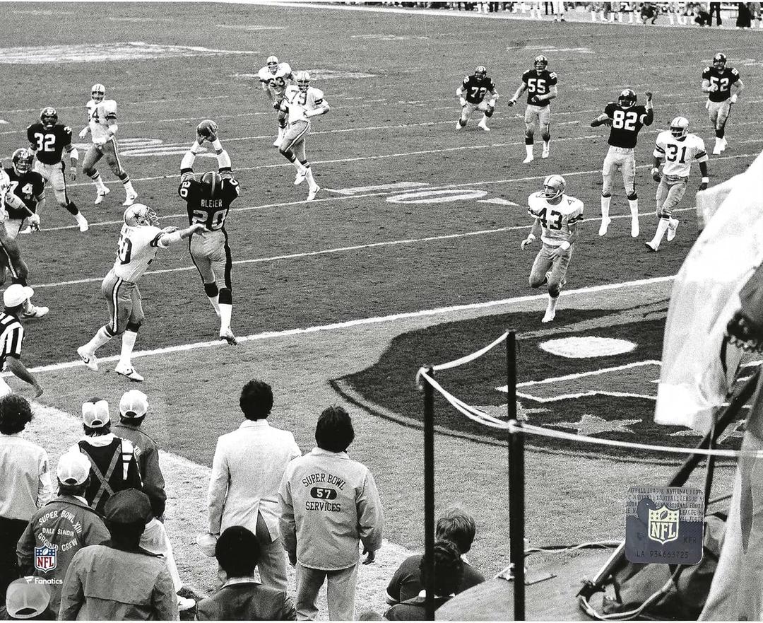 Pittsburgh Steelers Rocky Bleier Scores a Touch Down During S. B. XII In 1979 8x10 Photo, Picture