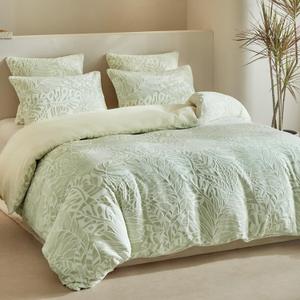 Tokokimo Velvet Duvet Cover King Size - 3pcs Green Duvet Cover King Set, Ultra Soft Warm Fuzzy Flannel Comforter Cover Set with Tufted Floral with 2 Pillowcases(Green, King 104"x90")