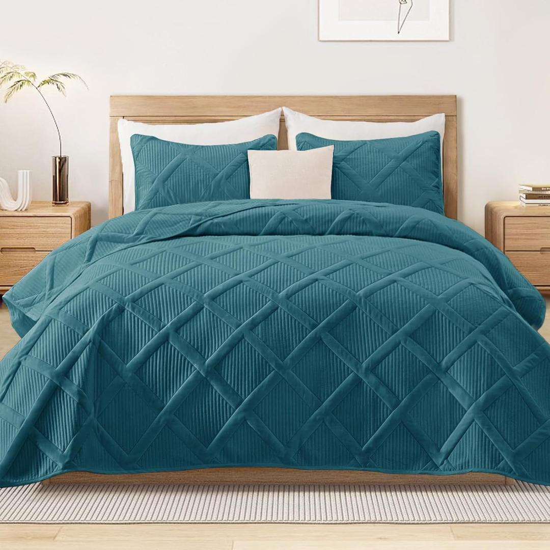Exclusivo Mezcla Cal King Size Quilt Set with Modern Striped Pattern, 3 Pieces Summer Oversized Lightweight Teal Quilts Bedding Set, Soft Bedspreads Coverlets for All Seasons