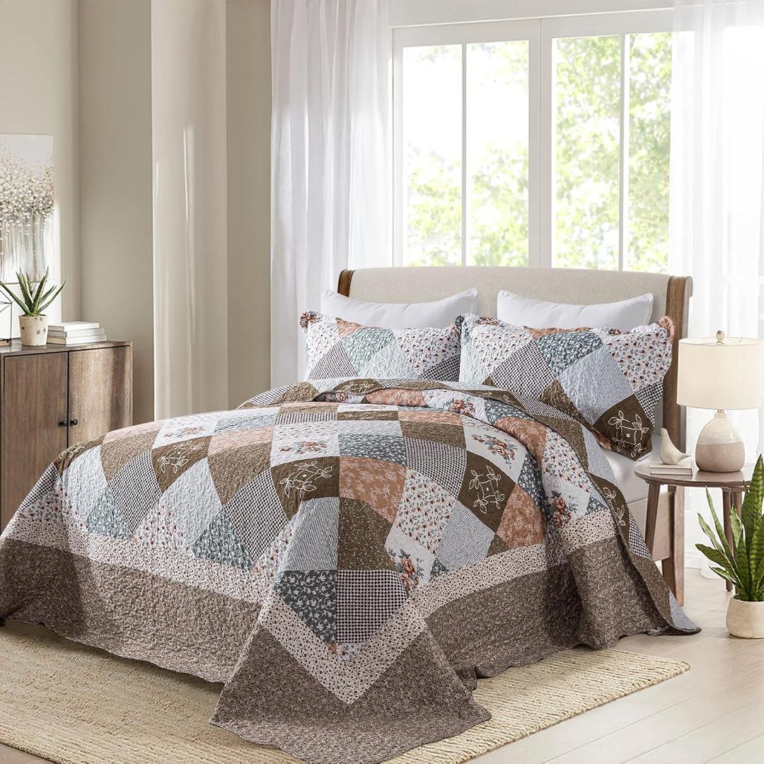 HoneiLife Oversized King Bedspreads 120x120-3 Pcs California King Quilt, Extra Large Quilt Sets All Season Use,Rustic Bedding Sets King Size,Reversible Coverlet Lightweight Microfiber Bed Quilts (Brown-border)