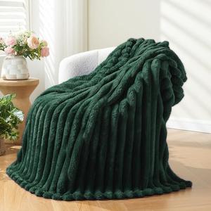 NEWCOSPLAY Super Soft Twin Blanket Dark Green Premium Silky Flannel Fleece 3D Ribbed Jacquard Lightweight Bed Blanket All Season Use (Dark Green Ribbed, Twin(60"x80")