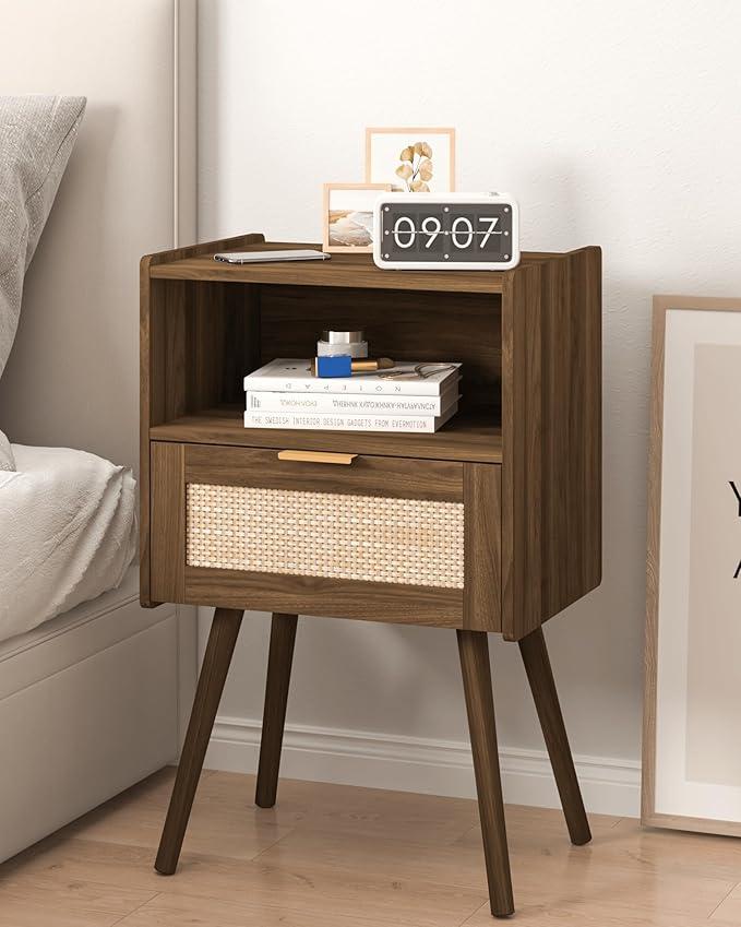 Veegle Nightstand,Modern Bedside Table with Storage Drawer and Open Wood Shelf, Accent Night Stand with Solid Wood Legs for Living Room, Bedroom and Small Spaces,Easy Assembly (Walnut BrownRattan)