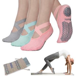 Ozaiic Pilates Socks for Women Non Slip Grip, Yoga Socks with Grippers for Barre, Hospital, Ballet, Dance, Barefoot Workout (One Size, Grey/Green/Pink)