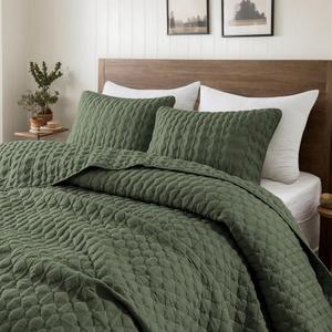 WDCOZY Olive Green Oversized California Cal King Size Quilt Bedding Set with 2 Pillow Shams, Lightweight Soft Bedspread Coverlet Bed Cover for All Season, 3 Pieces, 118x106 inches