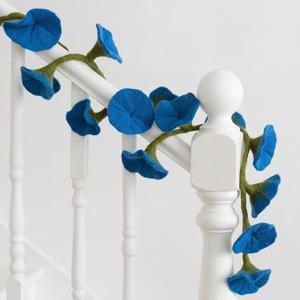 XunYee 5.6 ft Wool Felt Flower Garland Hand Felted Flower Strings for Wedding Party Floral Decor Mantle Decorations (Blue,1 Pack)