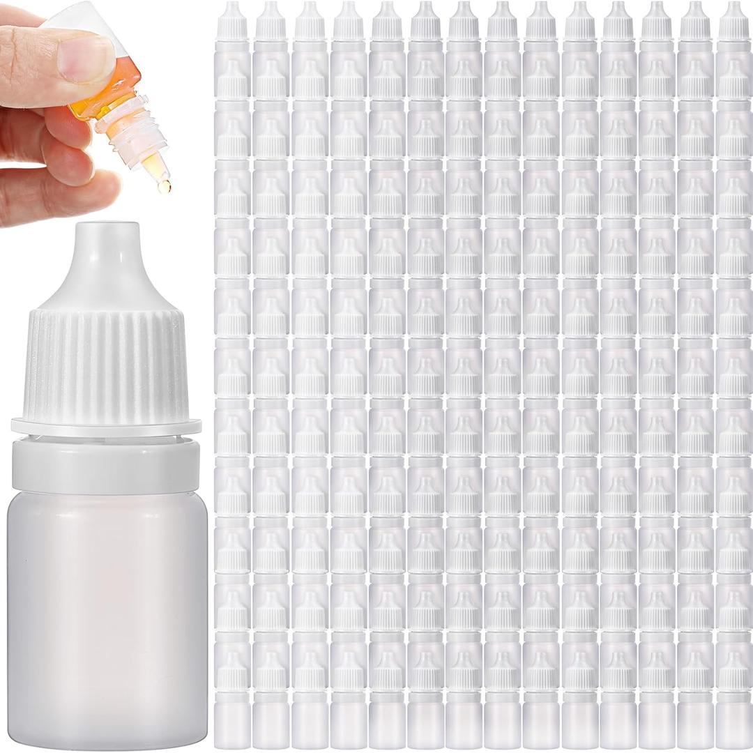Umigy 200 Pcs Dropper Bottles Empty Eye Dropper Bottle Small Liquid Plastic Portable Squeezable Container with Caps and Plug for Oil, Eye Liquid Storage(White) (clear)