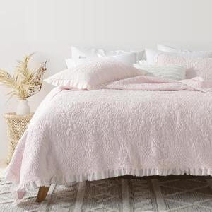 HORIMOTE HOME Pink Ruffled Quilt Queen Size, Stone-Washed Microfiber Lightweight Crinkled Farmhouse Rustic Shabby Chic Bedding Set, 3 Pieces Reversible Bedspread with Pillow Shams for All Season (Full/Queen(90"x 96"))