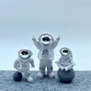 LUOZZY 3Pcs Astronaut Figurines Cake Topper Mini Astronaut Toys Space Cake Topper Spaceman Statues for Home Desktop Space Theme Party Decorations (Sliver)