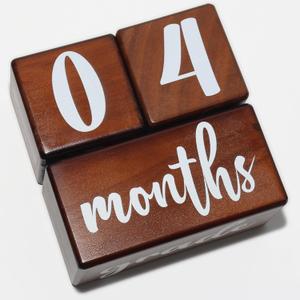 Baby Milestone Blocks - Milestones Age Block Set with Bag and Hello World Newborn Announcement Sign - Natural Pine Wood with Weeks Months Years Grade, Baby Weekly Monthly Photo Prop (Brown) (Brown)