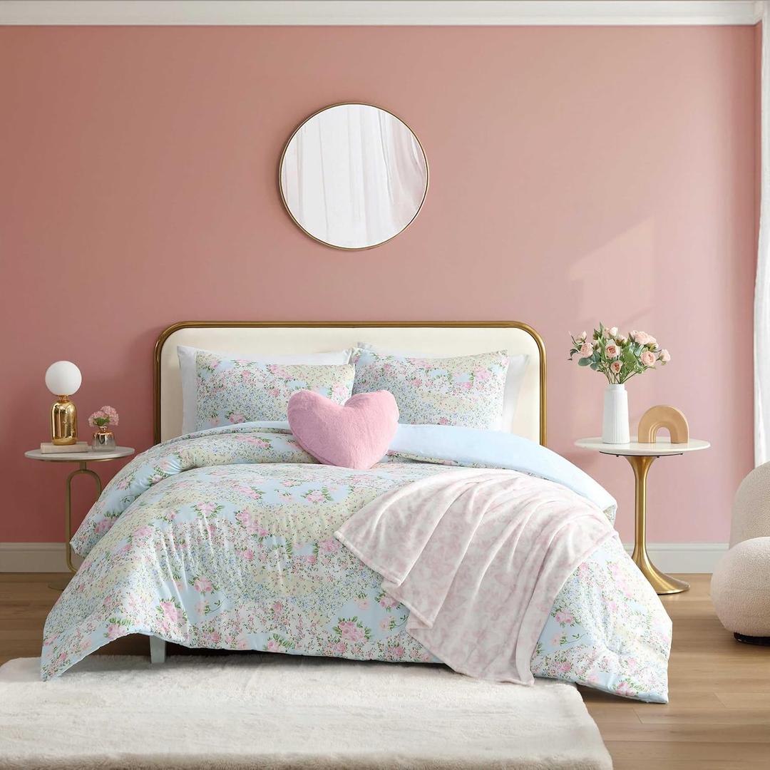 Betsey Johnson - Twin XL Comforter Set, Soft & Reversible Floral Bedding, 4 Piece Bonus Bed Set with Pillowcase, Throw Blanket & Heart Shaped Throw Pillow (Patchwork Floral/Butterfly Love Heart Blue)
