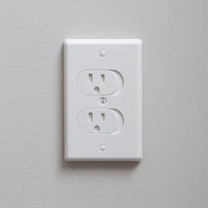 Qdos Safety Universal Self-Closing Outlet Cover | White | Oversized Wall Plate Covers Imperfections in Drywall cutouts - Closes Instantly when Plug is Removed - Fits Standard & Decora Outlets | 3 pack