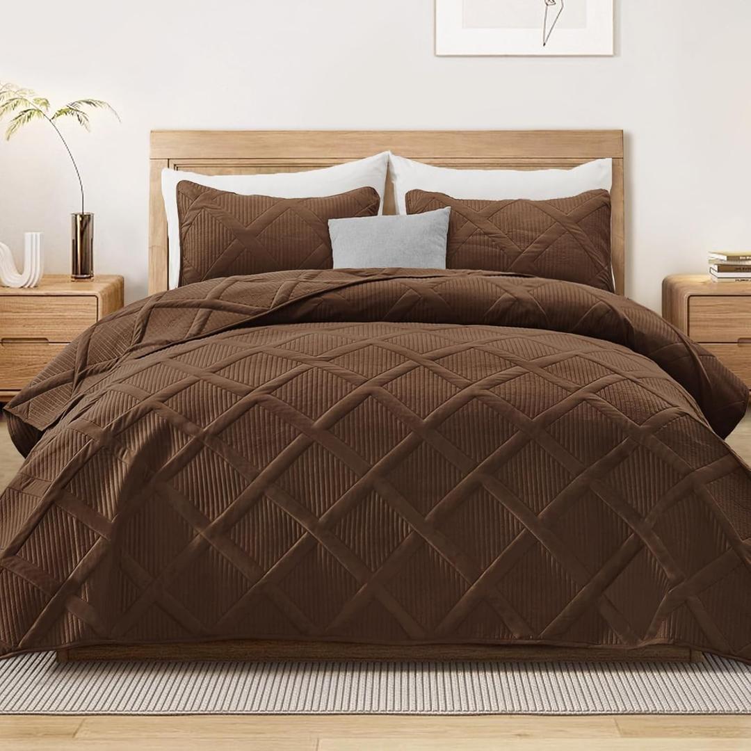 Exclusivo Mezcla King Quilt Set- Brown Quilts Bedding Set with 2 Pillow Shams, Modern King Bedspread with Striped Pattern, Soft Lightweight Bedspreads Coverlets for All Seasons (King (104"x96"))