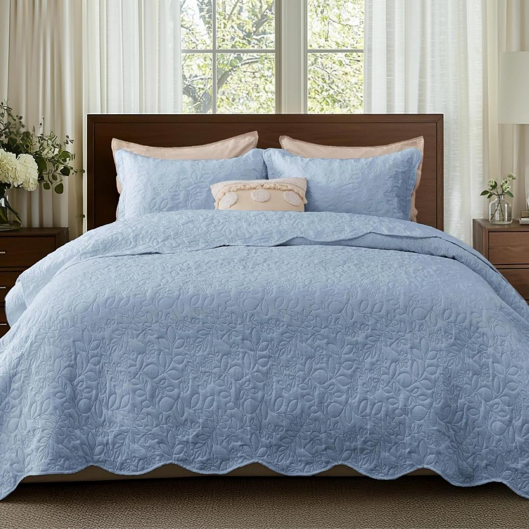 Bedsure Quilt King Size - Ultra Soft Pre-Washed Cloud-Like Bedding, All-Season Lightweight Comforter for Country Bedroom, Leaf Design Coverlet in Mineral Blue, 106 x 96 Inches