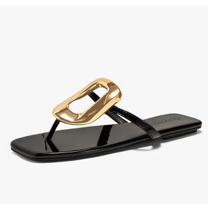 Coutgo Womens Flat Sandals Comfortable Flip Flops Slide Sandals Summer Beach Shoes with Metal Decoration, Size 9.5