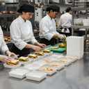 Hiceeden Set of 100 Sandwich Boxes with Clear Lids, White Paper Charcuterie Boxes, 5" Square Dessert Cake Boxes Food Grade for Swiss Roll, Hamburger, Pasta, Salad, Cookie