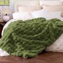 blunique Ultra Soft Cozy Faux Fur Throw Blanket, Fuzzy Plush Thick Bubble Blanket, Oversize Luxury Fluffy Blanket for Couch, Bed, and Living Room, 60x80 Inches, Green (Twin)