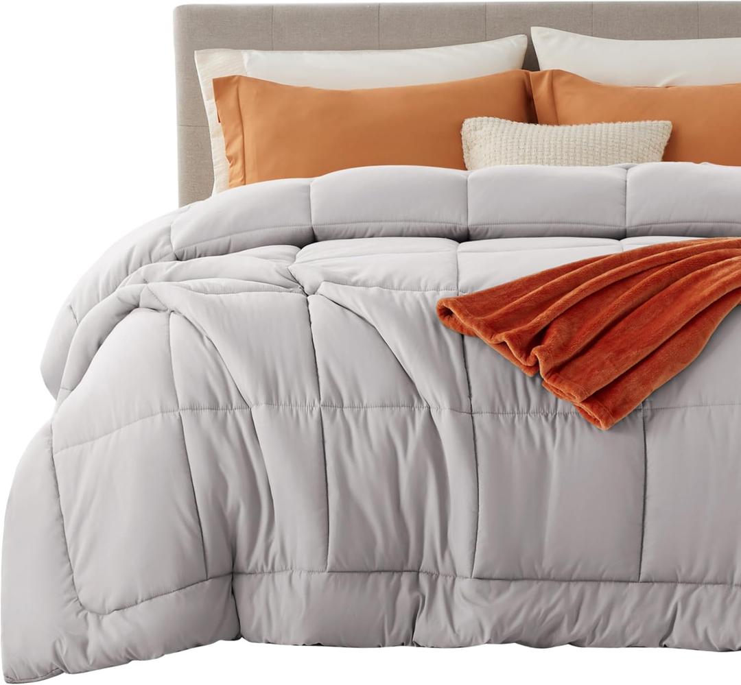 Bedsure Comforter Duvet Insert - Quilted Comforters Cal King Size, All Season Duvet, GentleSoft Down Alternative Bedding, with 8 Tabs, Gifts for Women/Men, Light Grey, California King, 96 X 102 Inches