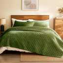 L'AGRATY Velvet Quilt King Size: 3-Piece Reversible Luxury Velvet Bedding Comforter Set - Lightweight Oversized Quilted Bedspread Coverlet with 2 Pillow Sham for All Season - Olive Green Quilt