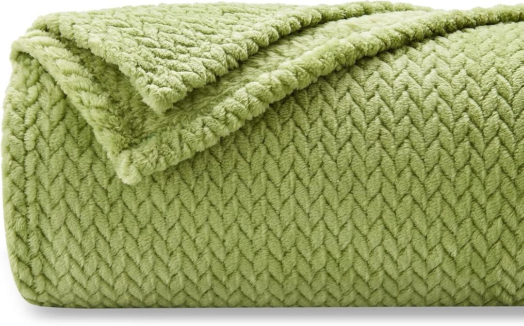 NEWCOSPLAY Super Soft Throw Blanket Green Premium Silky Flannel Fleece Leaves Pattern Lightweight Bed Blanket All Season Use (Green, Throw (50"x60")