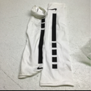 NIKE Unisex Pro Elite Compression sleeve cover/bandage. (White/Black)