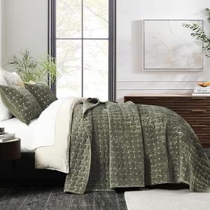 Grassix Velvet Quilt King Size - Luxe Olive Green Quilt Set, Lightweight Velvet Comforter Soft, Geometric Coverlet Bedspreads with 2 Shams, 3 Pieces, Perfect for House Warming Gift, All Season