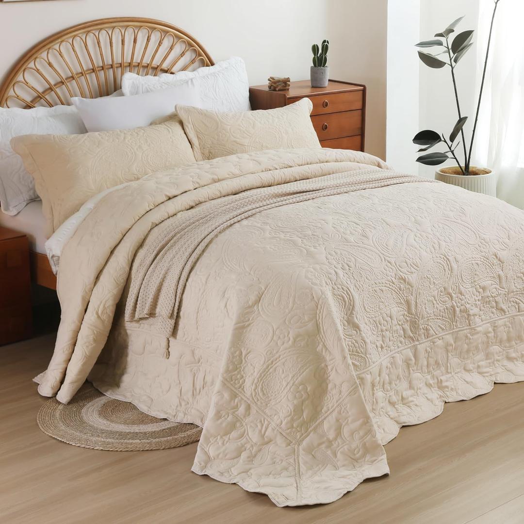 EVENHUG Oversized King Quilt California King Size Lightweight Bedding Set Reversible Bedspread Coverlets for All Seasons 3 Piece (Beige 120"x120")